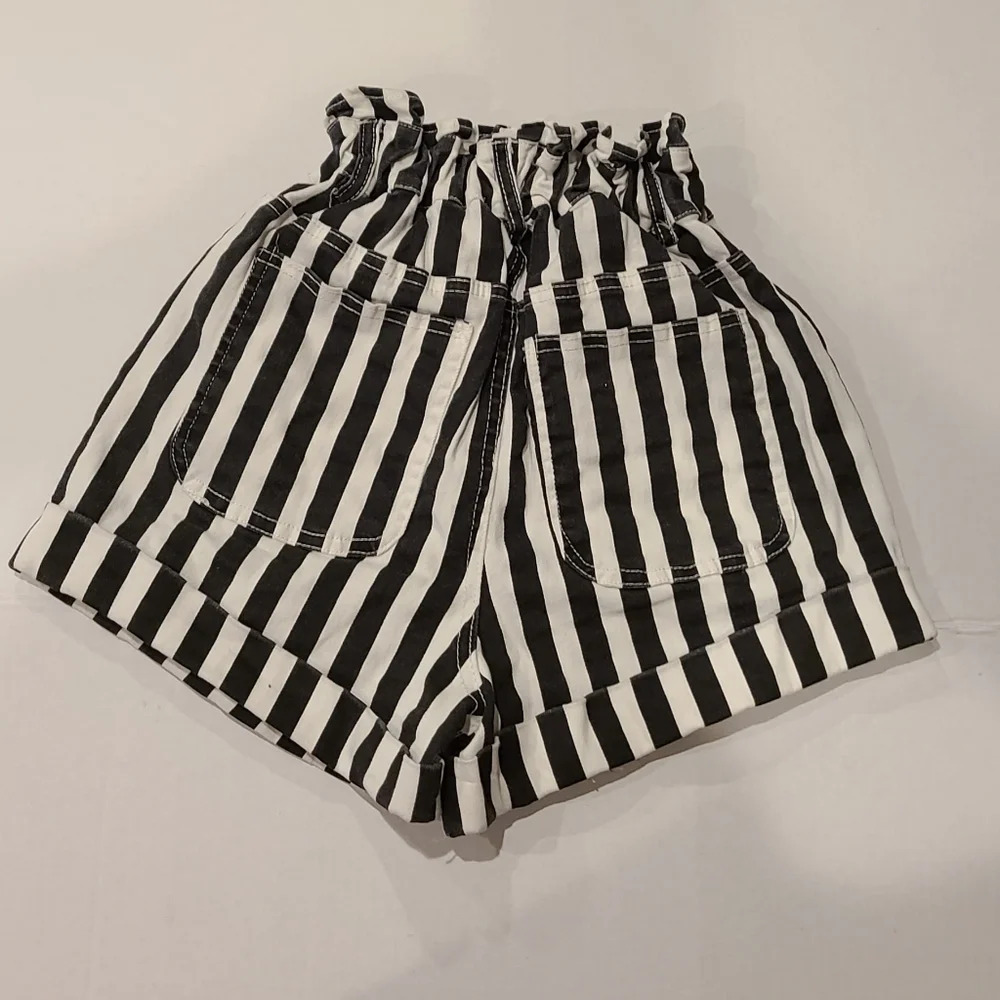 Etophe studios Junior Shorts Women's Size S W/B - Picture 4 of 9